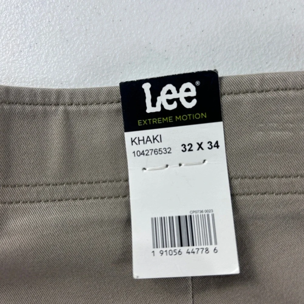 Lee Extreme Motion Relaxed Taper Khaki Pants Mens 32x34 Tan 104276532 NWT